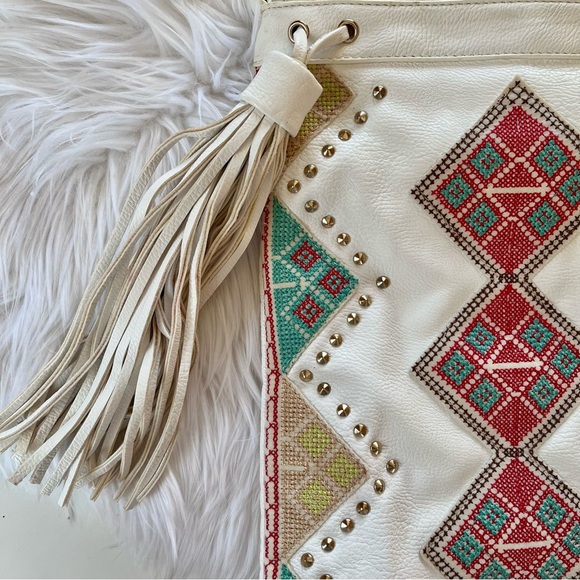 Lulu’s White Tribal Southwestern Studded Faux Leather Crossbody Festival Bag - Picture 4 of 8